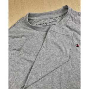 Tommy Hilfiger Boys'‎ Long Sleeve Graphic Tee Shirt Gray Size 5 NWT